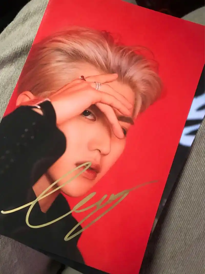 蔡徐坤亲笔签名 太好看啦