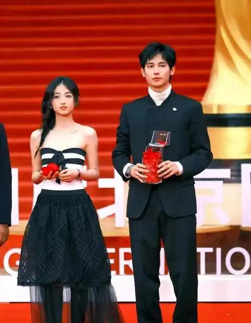 来体会胡先煦张子枫的最萌身高差