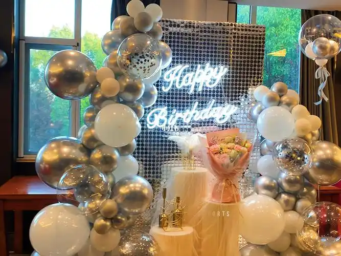 浪漫的生日包厢布置