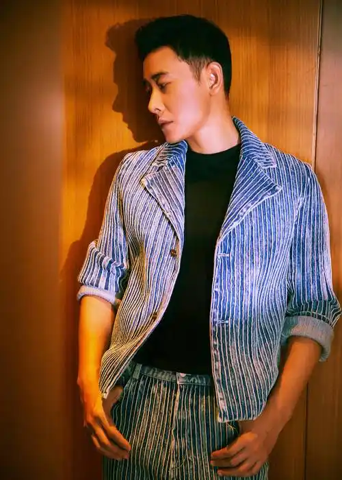 罗晋晒照庆41岁生日,阳光帅气似少年,与唐嫣感情甜蜜惹人羡_社交_平台