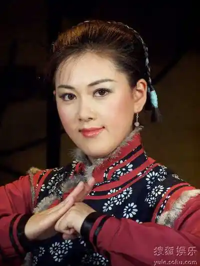 曲剧《啼笑姻缘》精彩人物照 04池骋饰关秀姑