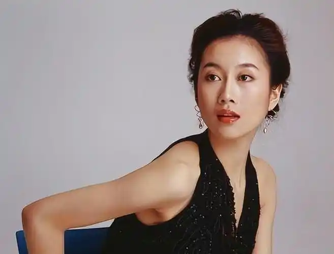 温峥嵘:海清献血请她吃烤鸭,翻墙和初恋约会,给黄磊车胎放气