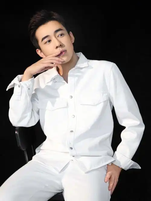 男生室内写真分享真的被帅到啦