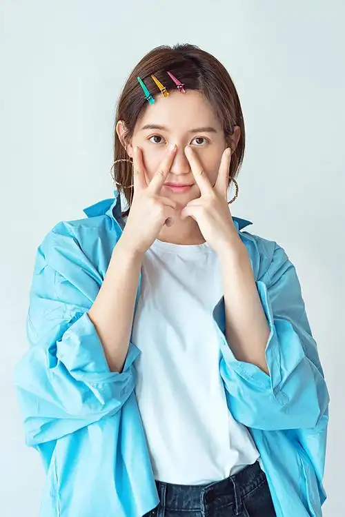 苏青交通灯发夹超吸晴 俏皮解锁比耶六连拍 - 360娱乐,你开心就好