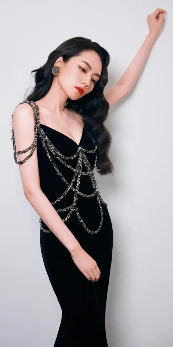 刘惜君性感与热烈舞台造型大片壁纸 #刘惜君