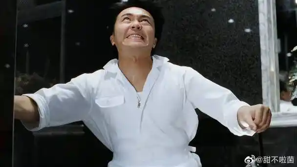 搞笑只服星爷,坐电梯也能搞出开跑车的感觉,没谁了|周星驰_新浪新闻