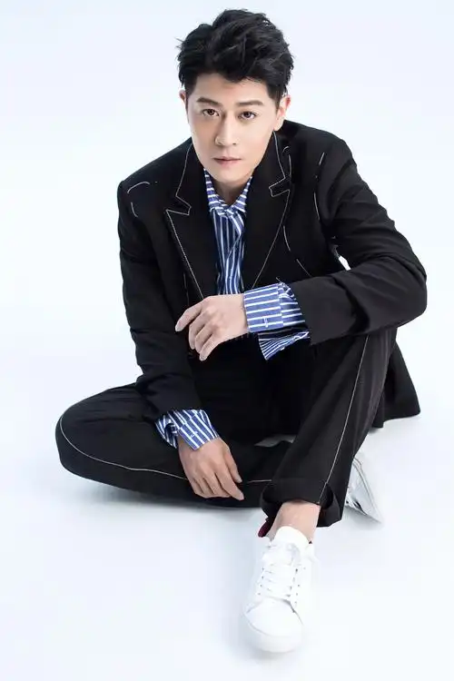 p>张朋,1986年6月27日出生于河北石家庄,中国大陆男演员,主持人,毕业