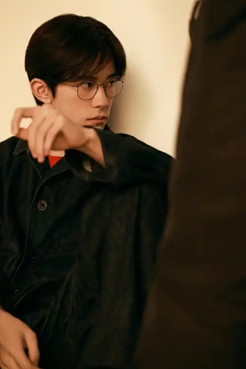 易烊千玺眼镜造型2017vs2024##易烊千玺戴眼镜神图