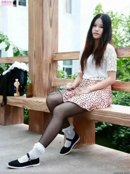 双鸥一带布鞋美女