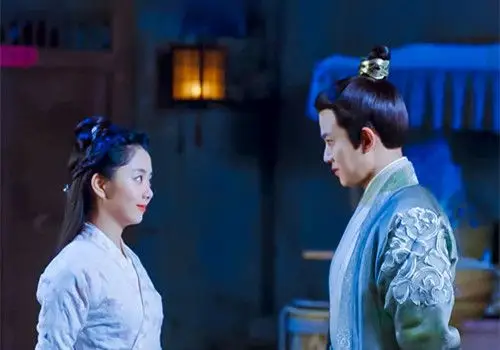 锦衣之下甜蜜情侣图片_谭松韵任嘉伦组cp