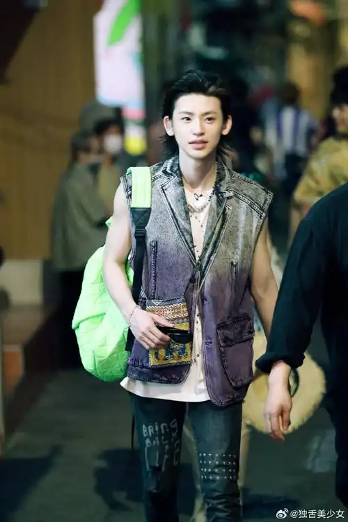 小鬼吃瓜传瓜相当到位##王琳凯自拍的视频有好多明星##音你而来