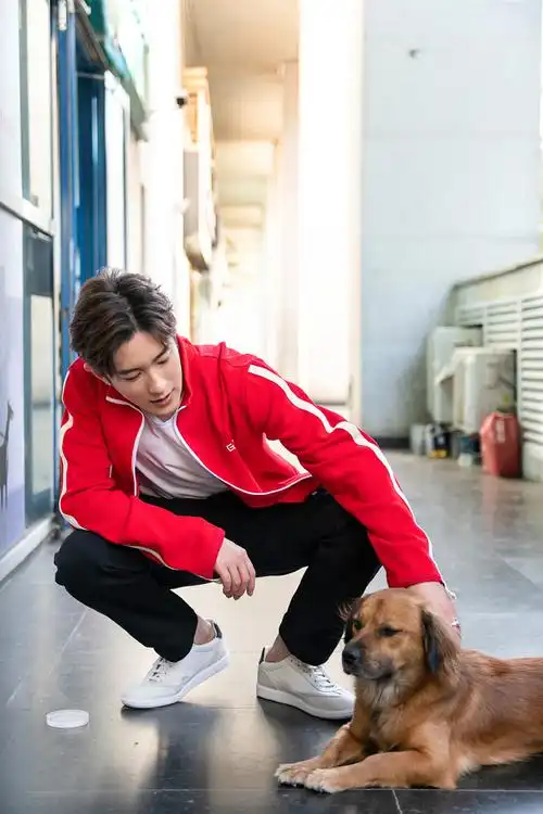 > 季肖冰休闲随性时尚街拍图片(4/4)