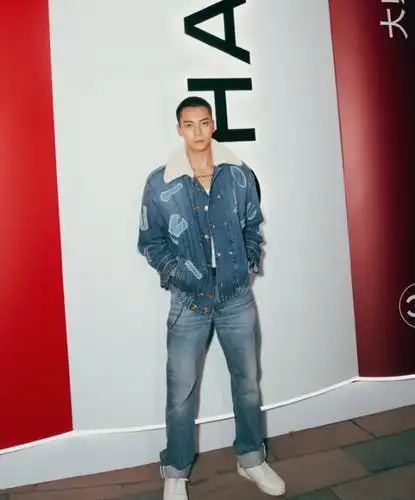 陈伟霆原来才是"隐形富豪",近照晒爱狗,它的价格真让人爱不起