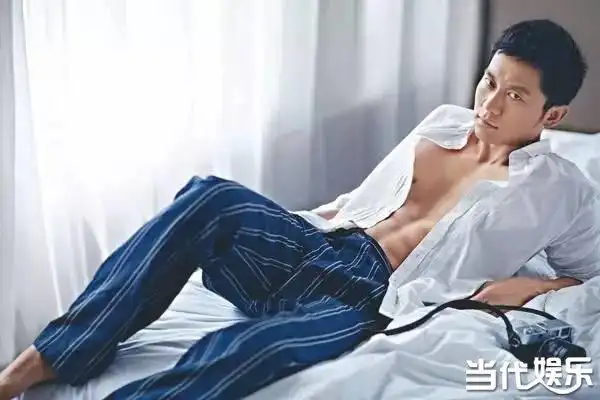 李晨在《跑男》中的好身材曾让人鼻血直流,然而此前的八块腹肌早已