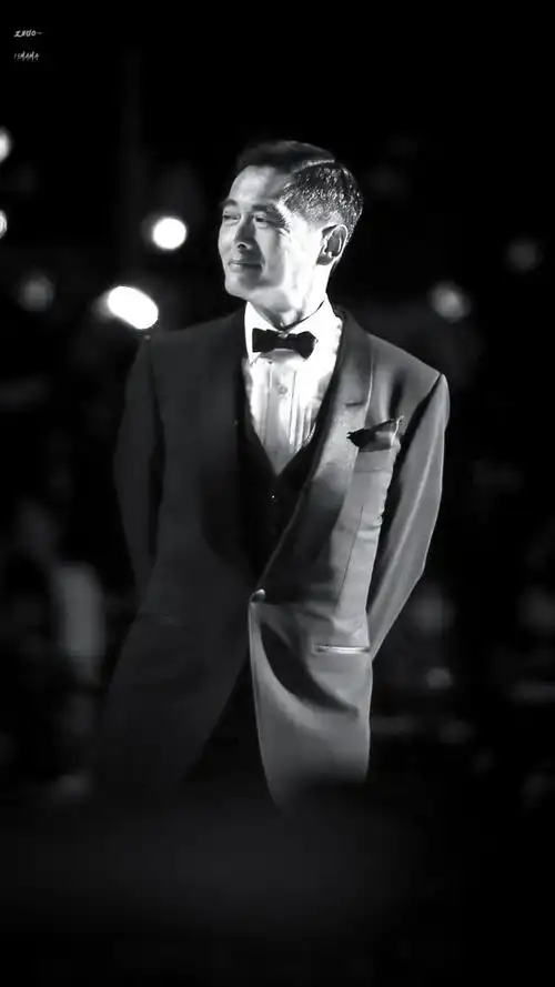 笑起来满脸皱纹,63岁的周润发却是最帅的男人,永远的许文强