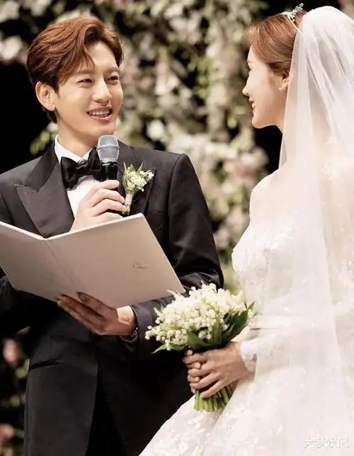 李多海婚礼当天:我家新郎不见了!看bigbang太阳ig才找到人