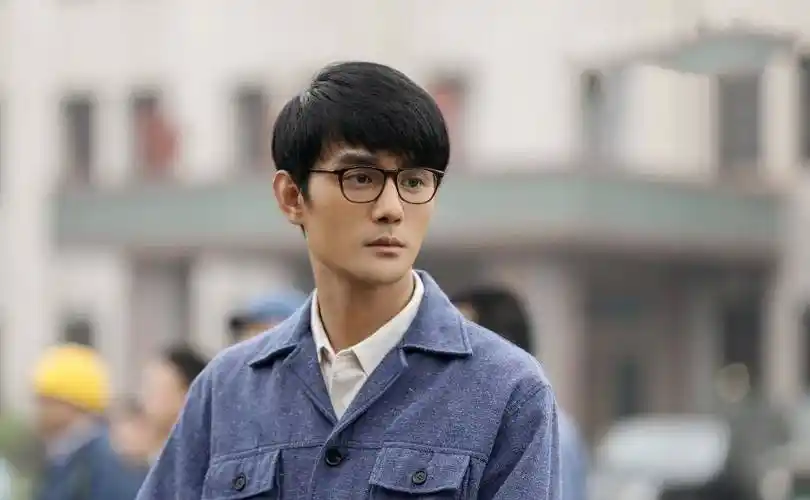 更加符合剧本上他的形象,王凯将体重硬生生的控制在了62公斤以下,他