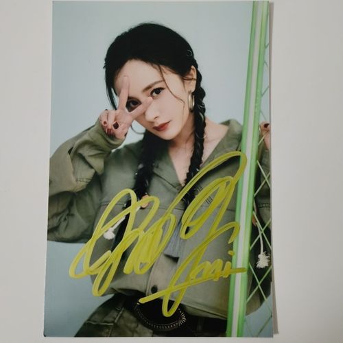 杨幂签名照 杨幂亲笔签名保真无印刷 明星时尚周边应援礼