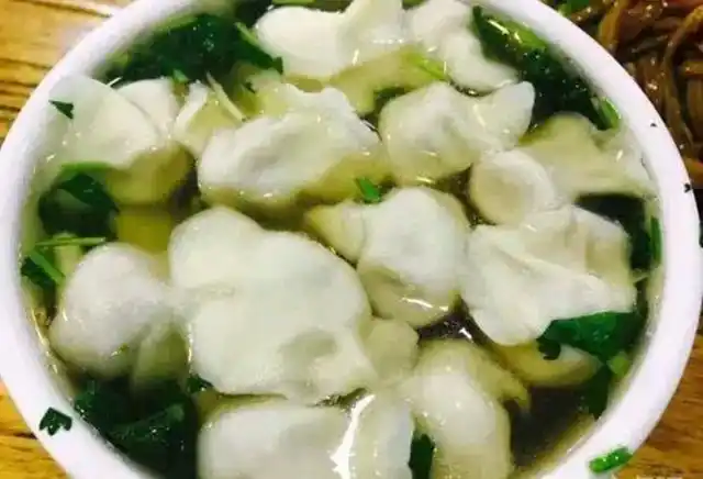 说起饺子,在山西名声最响的就是曹老三牛肉饺子,在临汾壮大,在全省