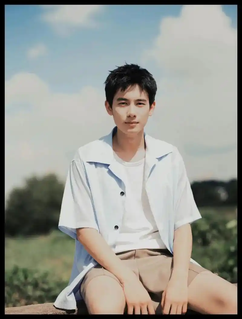 清新自然,随风少年#胡先煦 #少年感 #男生拍照指南 #这个 - 抖音