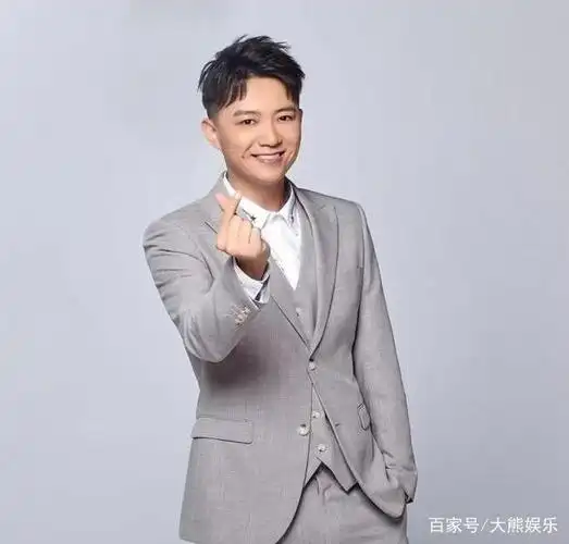 山东卫视当家主持人!大衣哥就是从他的节目中走出来的!