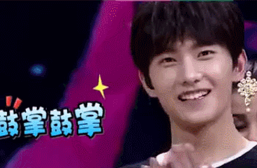 杨洋帅哥型男迷人阳光鼓掌gif动图_动态图_表情包下载_soogif