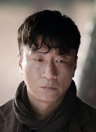 相信很多网友对他都非常熟悉,孙红雷出道已经很多年了,年轻的时候也是