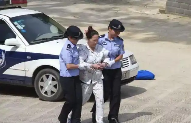 女毒枭贩毒被判死刑在狱中做了一件事最终逃过一死