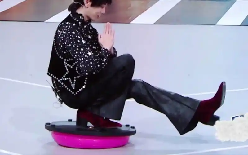 高跟鞋!平衡球!叶问蹲!华晨宇核心力好牛!【王牌对王牌8】