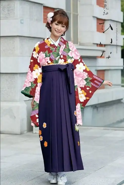 日本传统女子服装和服,全身捂的严严实实,为何脖子后面露一大截