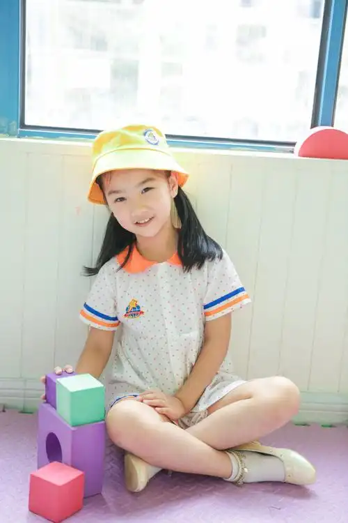 小金星斯麦尔幼儿园大班女生个人照