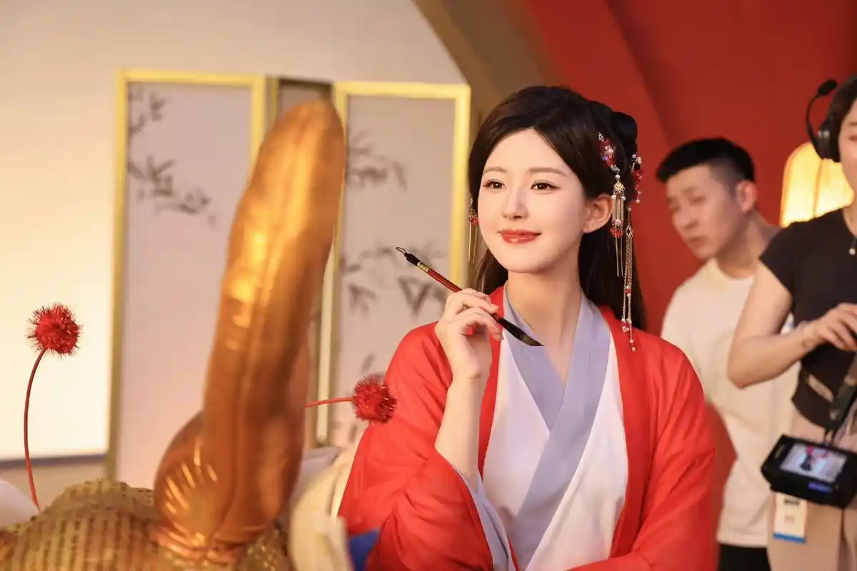 赵露思红衣古风造型,俏皮可爱好甜美!