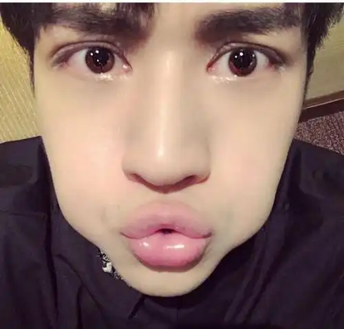 男星嘟嘴邓超每次一嘟就有抬头纹林更新的妖娆我看不下去