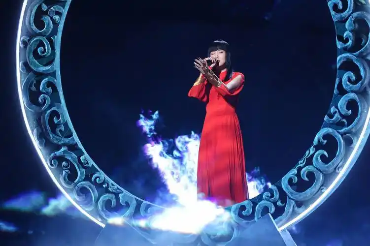 屈原的诗真的,黄龄在经典咏流传上演绎了《九.