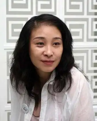 那辛年轻时的图片