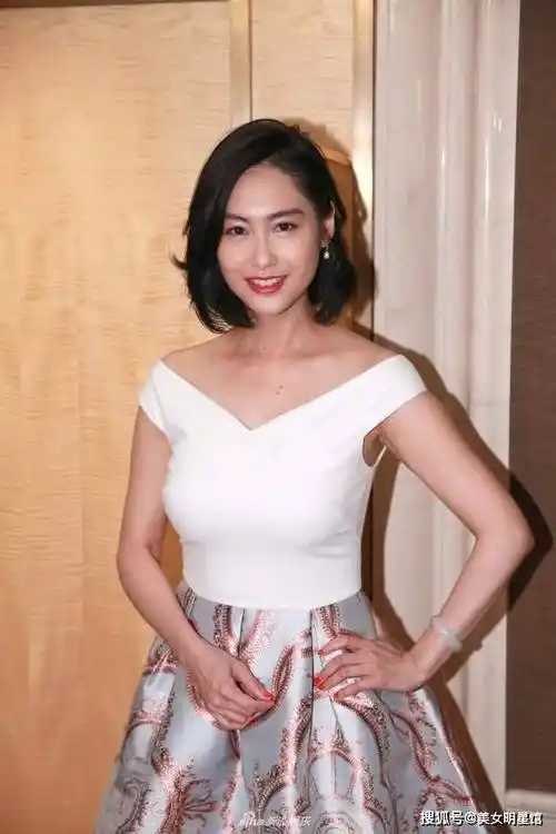 朱茵才是"人间绝色"!51岁仍风韵十足,身材小姑娘看了都羡慕!