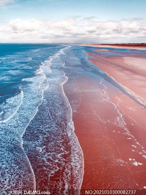 海浪打击沙滩景观摄影图片