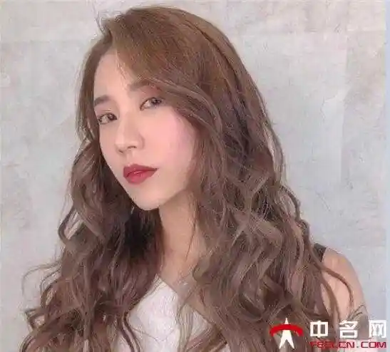 长发波浪卷发发型图片时尚经典永不过时