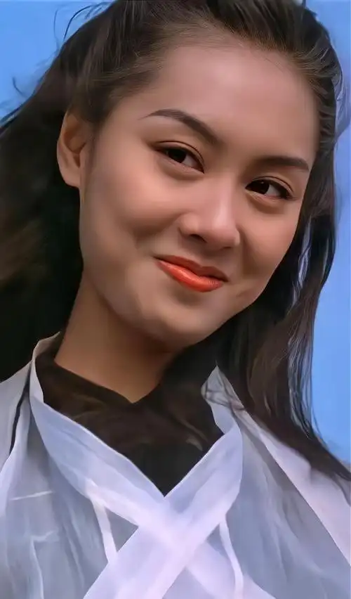 52岁的朱茵现状:住深山残屋,开2万块破车,却说嫁给他很幸福!