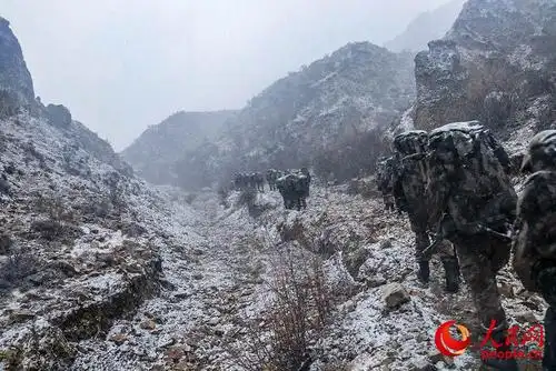 西藏军区某旅雪山行军开展跨昼夜高寒山地综合演练【8】