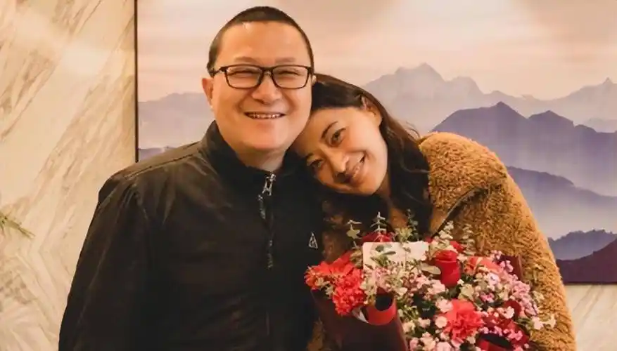 梅婷:离过一次婚,情归大10岁摄影师曾剑,48岁的她终获幸福_漂亮_部队