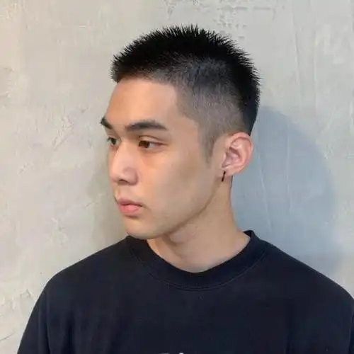 两边剃光的最帅气发型,一点都不油腻的男士短发发型_发型造型_宝妈