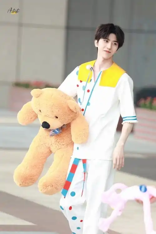 大宝宝抱着大熊02spotlight-蔡徐坤#蔡徐坤#hug me(抱我)