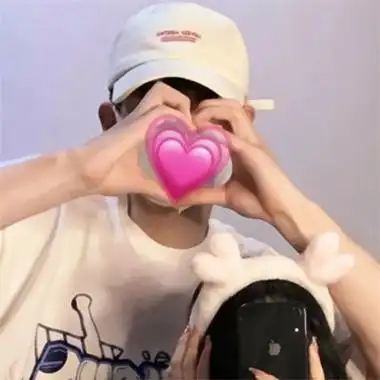 情侣比心手势情侣头像图片大全