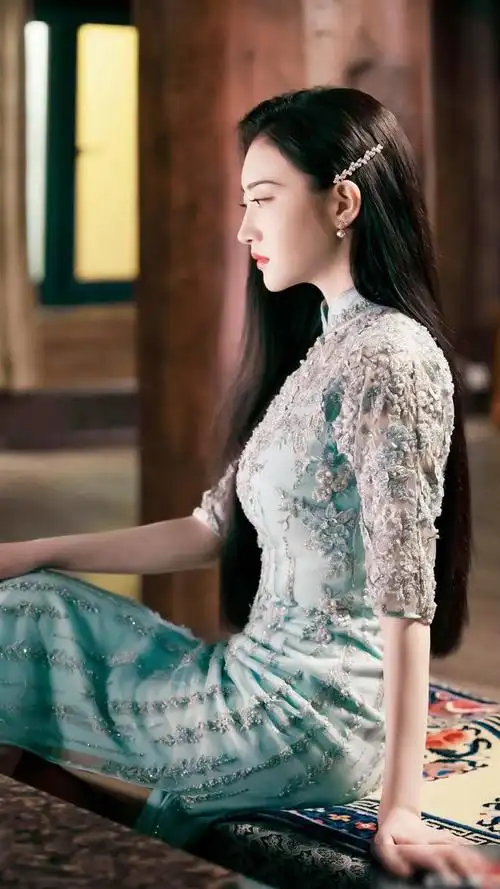 人间宝贵花穿上旗袍的司藤姐姐终于扬眉吐气了一回