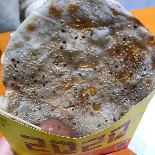 围炉三国锅盔-"今天是解放后的第一次出门,和老公来到天虹.