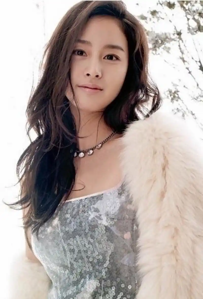 韩国著名女星:金泰希(kim tae hee),1980年3月29日出生于韩国,毕业于