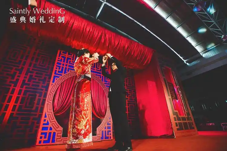 盛典的婚礼策划师们在把握全局的同时,深挖每一处细节,每个人的心中都