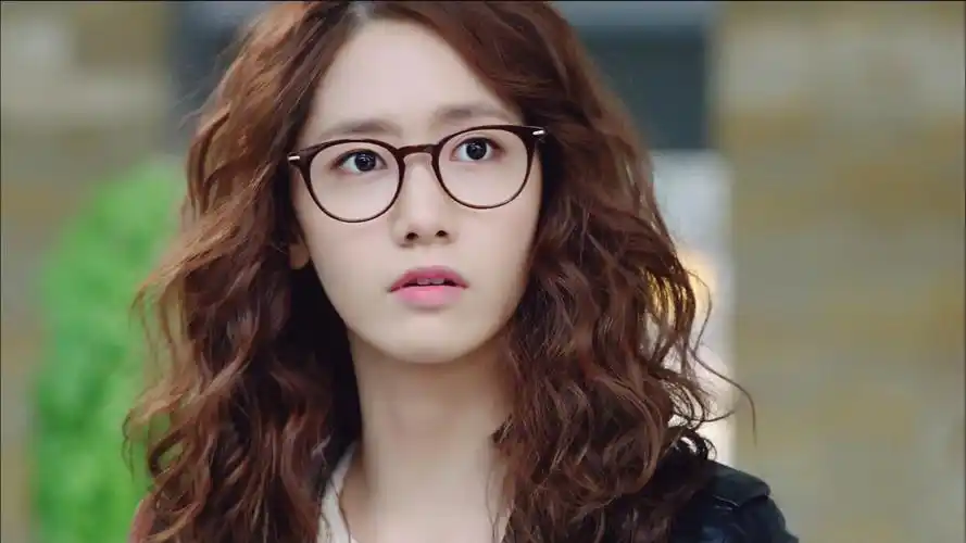 《总理和我》女主角林允儿高清桌面壁纸