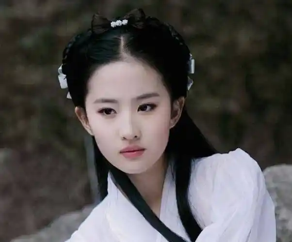 岁月没有带走刘亦菲的美,反而她的美一直伴随至今,从未褪色_王语嫣_赵